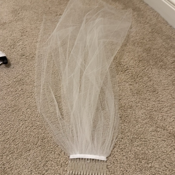 Gorgeous first holy communion dress size 6x and headband with veil - Picture 4 of 9